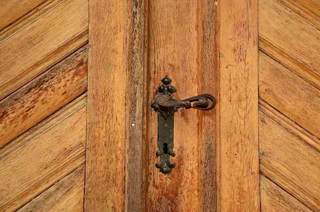 Common Things That Are 6 Inches - Door handles