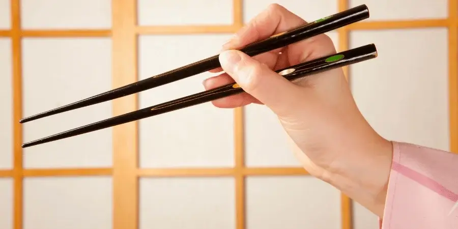 10 Everyday Items That Are About 5 Inches Long-Half of the Chopsticks